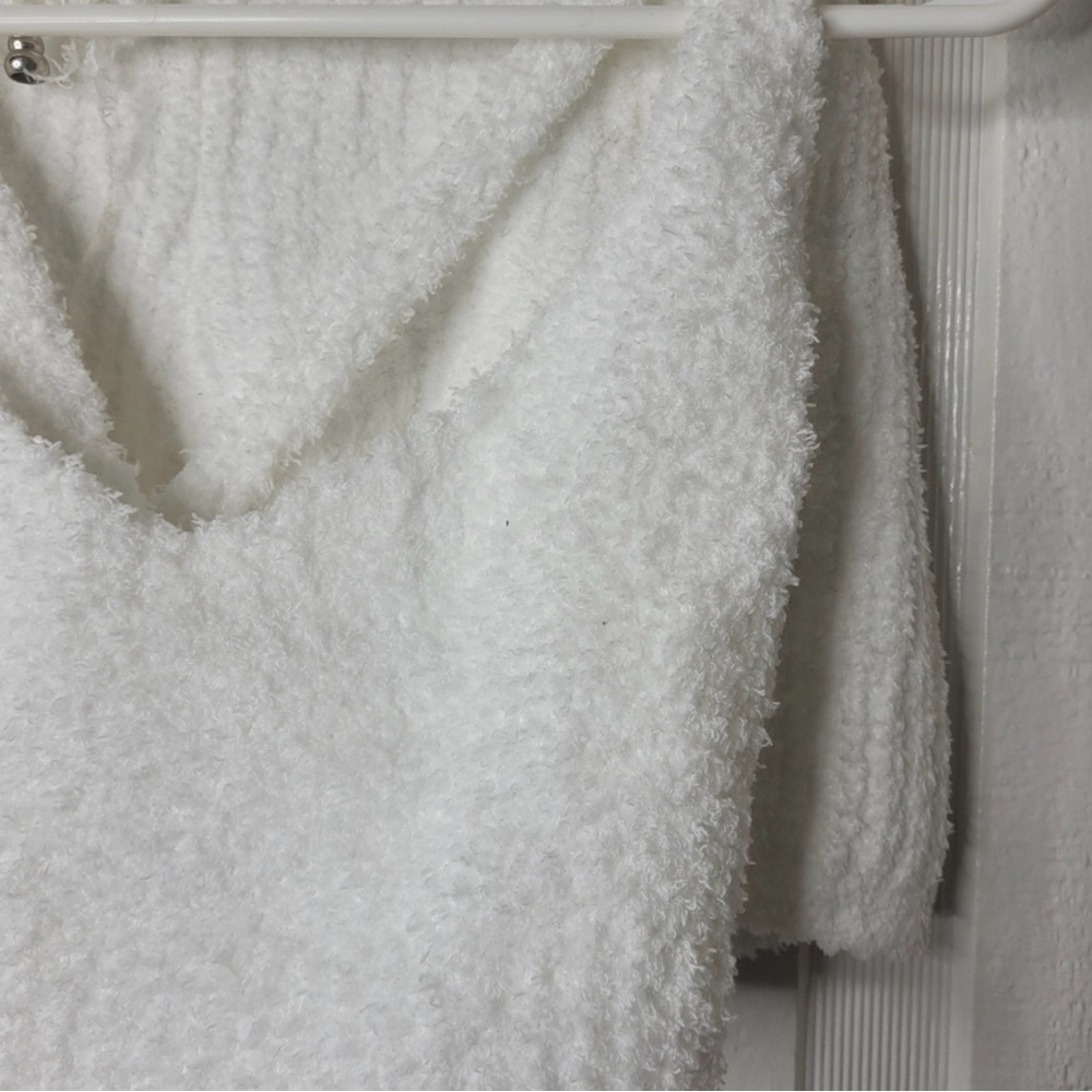 🆕 White Fuzzy Teddy Knit Cropped Top & Shorts Set 🤍☁️ / M / NWOT / Never Worn! - Picture 3 of 4